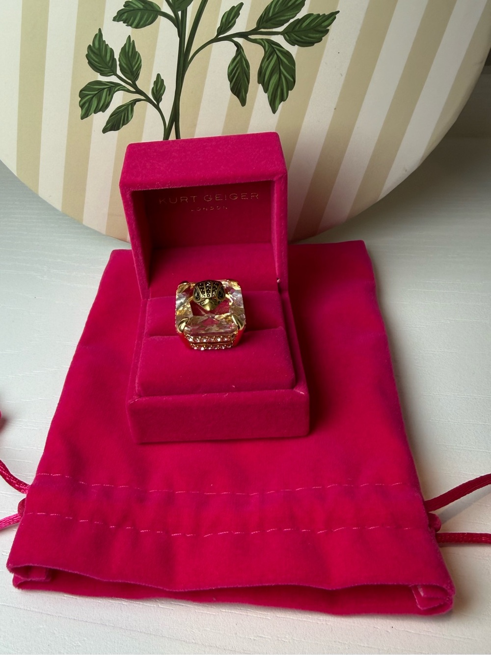 Kurt Geiger London Eagle Crystal Ring Gold Statement Ring Size 9 NWT - Picture 4 of 5